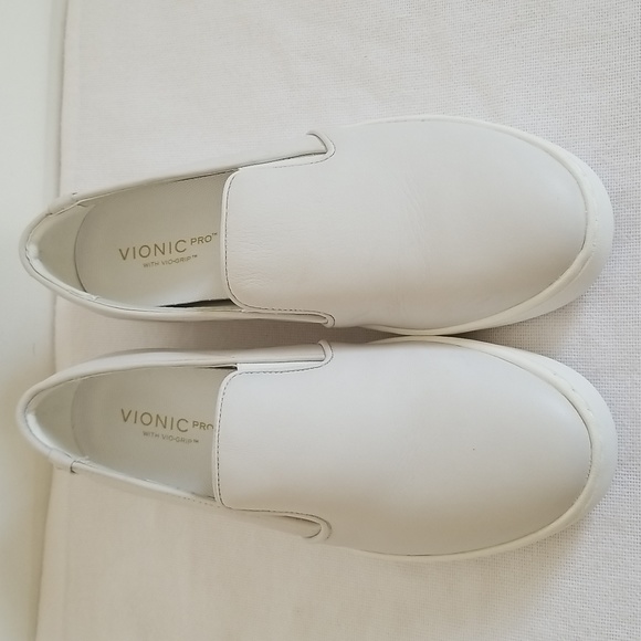 vionic avery slip on sneaker